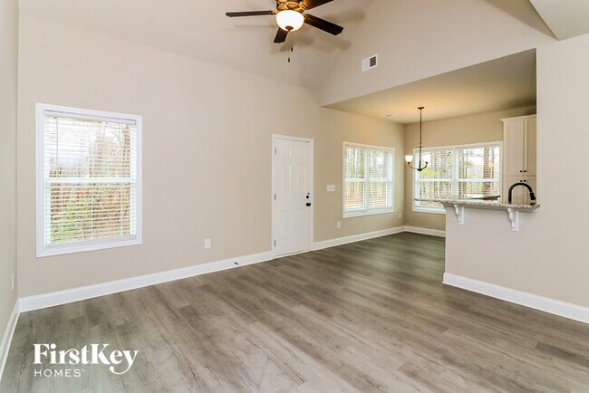 Foto del edificio - 145 Cranbrooke Dr