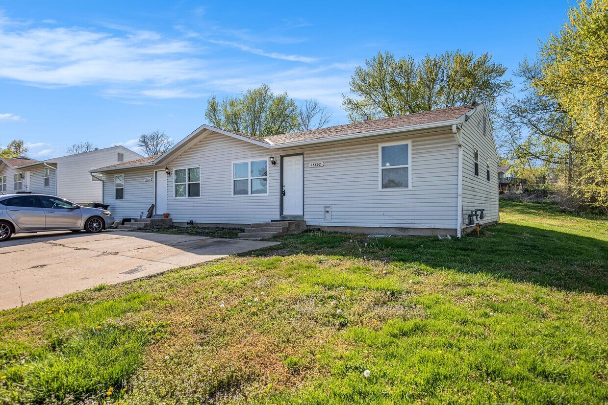 Primary Photo - *COMING SOON* Beautiful 2-bedroom Duplex i...