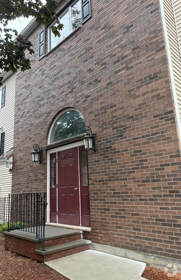 Building Photo - 305 Salem St