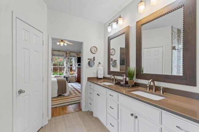 Foto del edificio - 1475 Applewood Dr