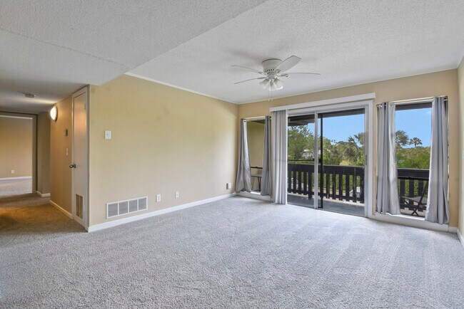 Building Photo - 40 Club House Dr