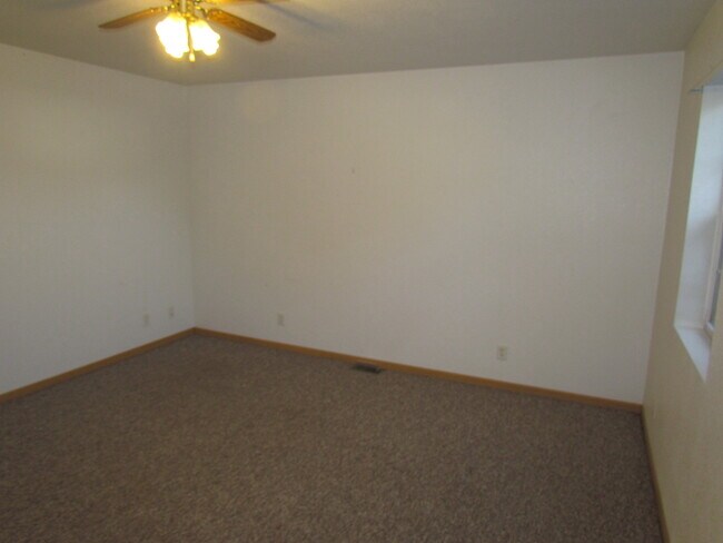 Building Photo - 407 9th Street Circle