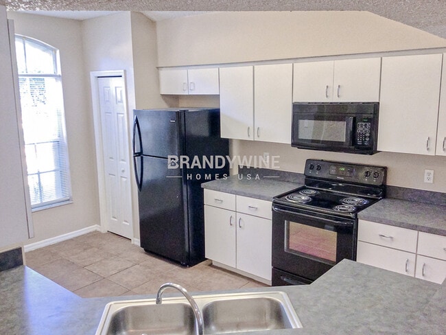 Building Photo - 2303 Needham Dr