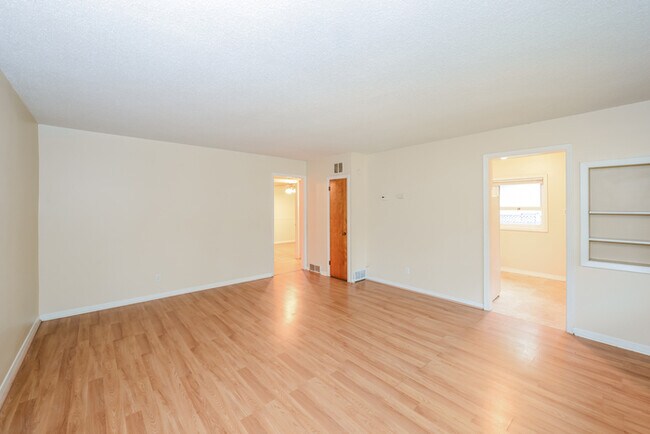 Building Photo - 3 Bedroom, 1 Bathroom House in NE Minneapo...
