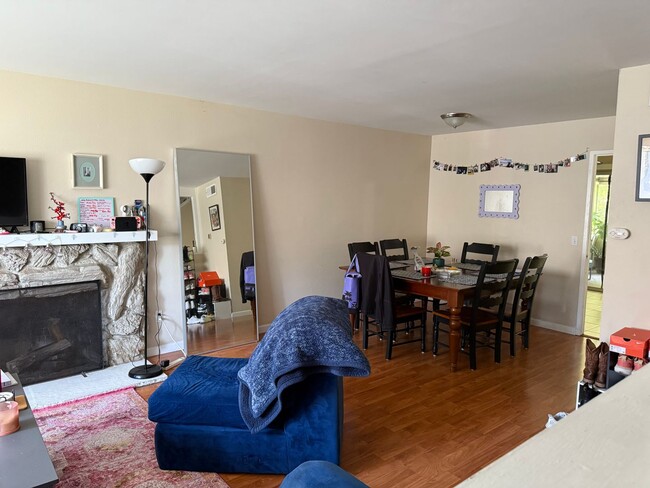 Building Photo - 5 bed 2 bath on New Mills!