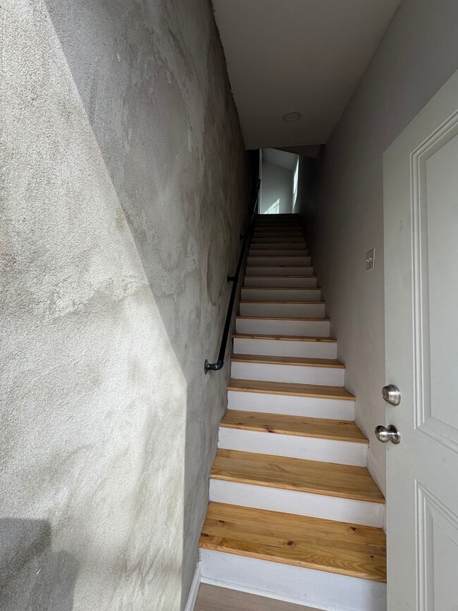 Photo - 839 S Jackson St Apartment