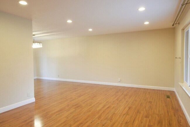 Building Photo - Beautifully Updated 5 Bedroom and 3 Bath Home in Desirable Blossom Valley Neighborhood!