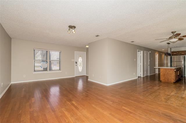 Foto del edificio - 112 Bluebonnet Dr