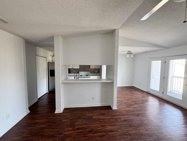 Photo - 902 Litchfield Way Townhome