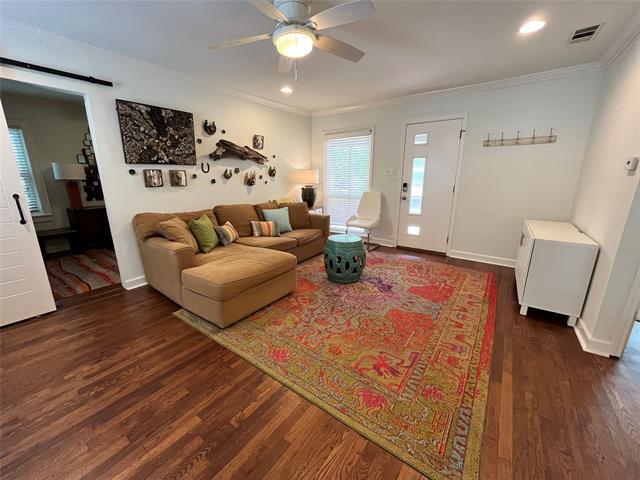 Building Photo - 8718 Daytonia Ave
