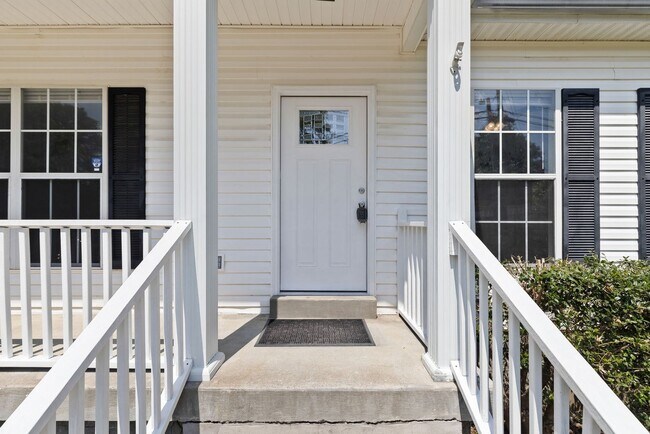 Building Photo - Remodeled 3 bedroom in La Vergne