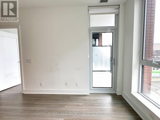 Building Photo - 1-421 Belsize Dr