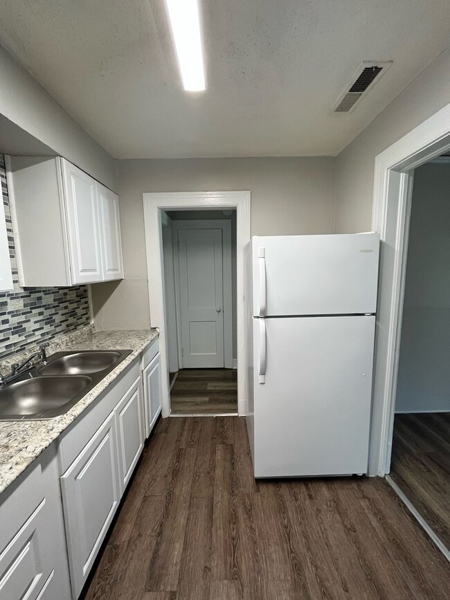 Building Photo - Located off of Victory Drive!! 2 Units Ava...