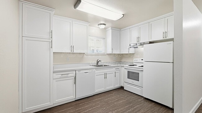 Building Photo - 2760 Coloma St