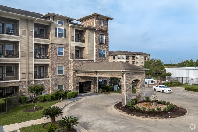 Building Photo - West Oaks Village