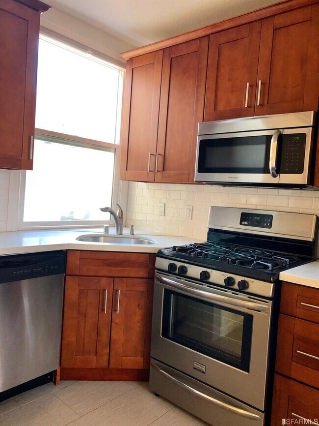 Foto del edificio - 744 Clementina St