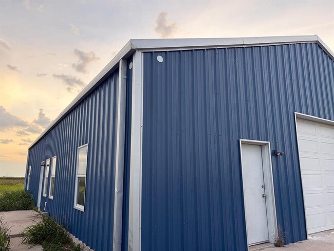 Building Photo - 2000 Co Rd 453
