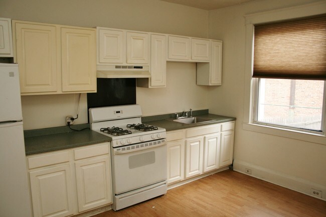 Building Photo - 611 S Eaton St