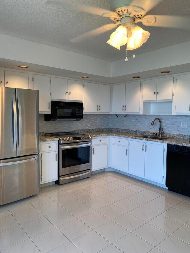 5130 Las Verdes Cir Unit 307, Delray Beach, FL 33484 Condo for Rent in Delray Beach, FL
