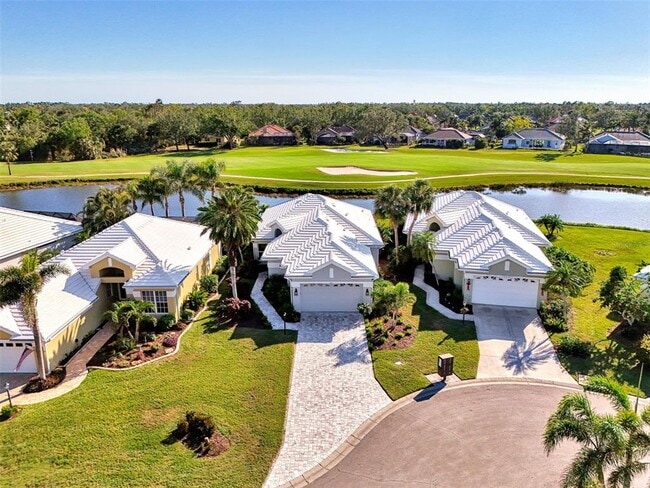 Building Photo - 561 Fallbrook Dr