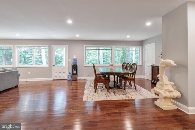 Foto del edificio - 7105 Brooklyn Bridge Rd