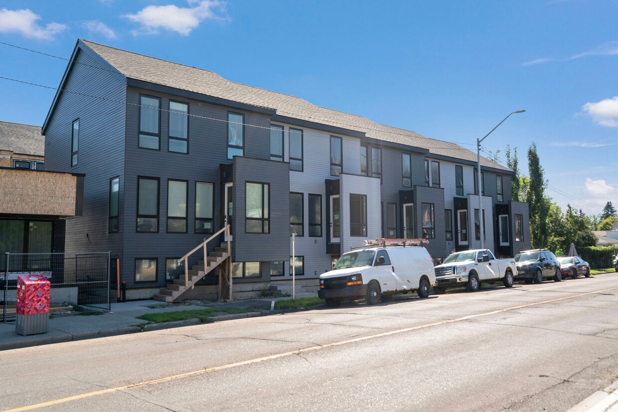 Photo principale - 8 8 St SE