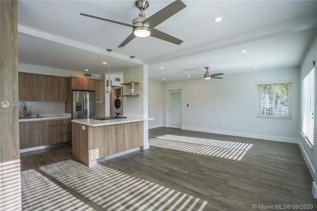 Building Photo - 117 S Shore Dr