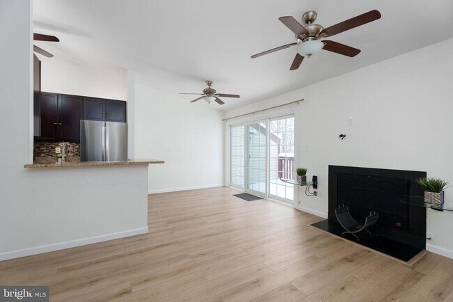 Building Photo - 7123 Elm Ct