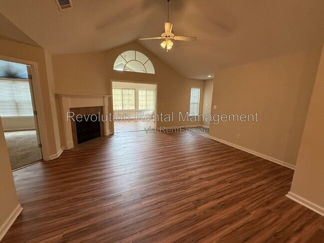 Foto del edificio - 302 Gladstone Dr