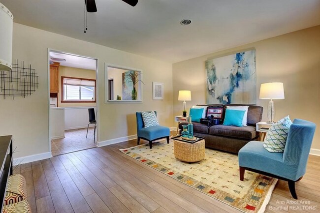 Foto del edificio - 1260 Candlewood Ln