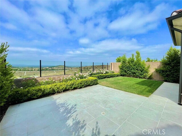 Building Photo - 110 Statura