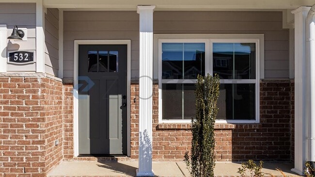 Foto del edificio - 532 Rohan Dr