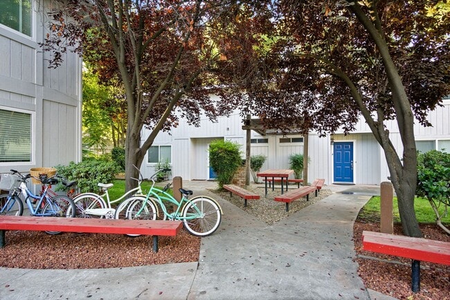 Interior Photo - 1119 West Sacramento Avenue