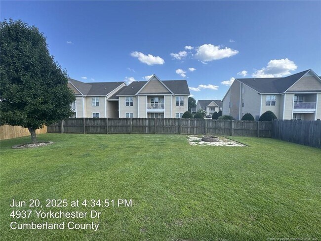 Foto del edificio - 4937 Yorkchester Dr