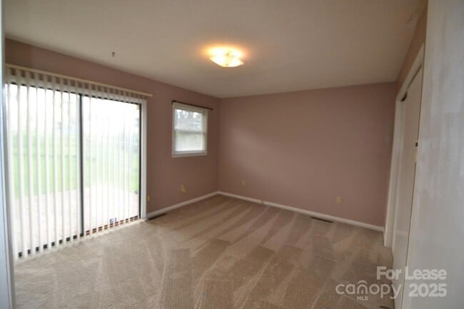 Foto del edificio - 2050 35th St NE