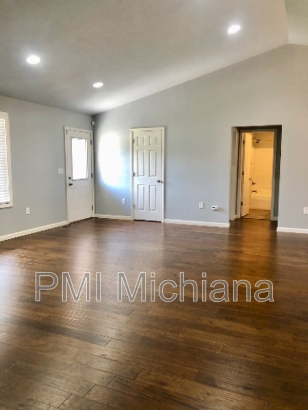Building Photo - 51689 Melwood Ct