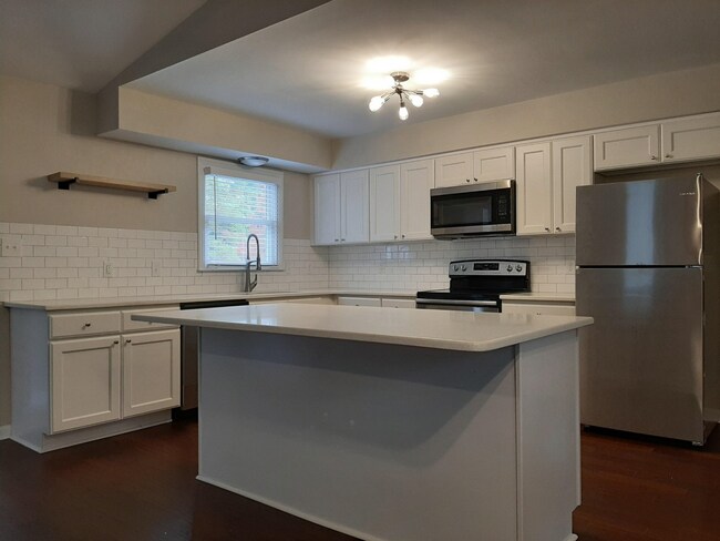 Foto del edificio - 805 NW Maynard Rd