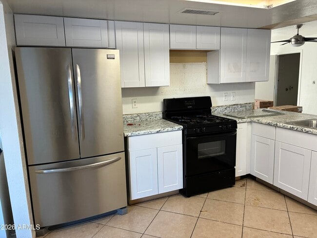 Building Photo - 8819 W Roma Ave