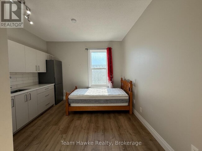 Building Photo - 521 Bay St