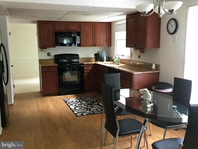 Building Photo - 1127 Netherlands Ct