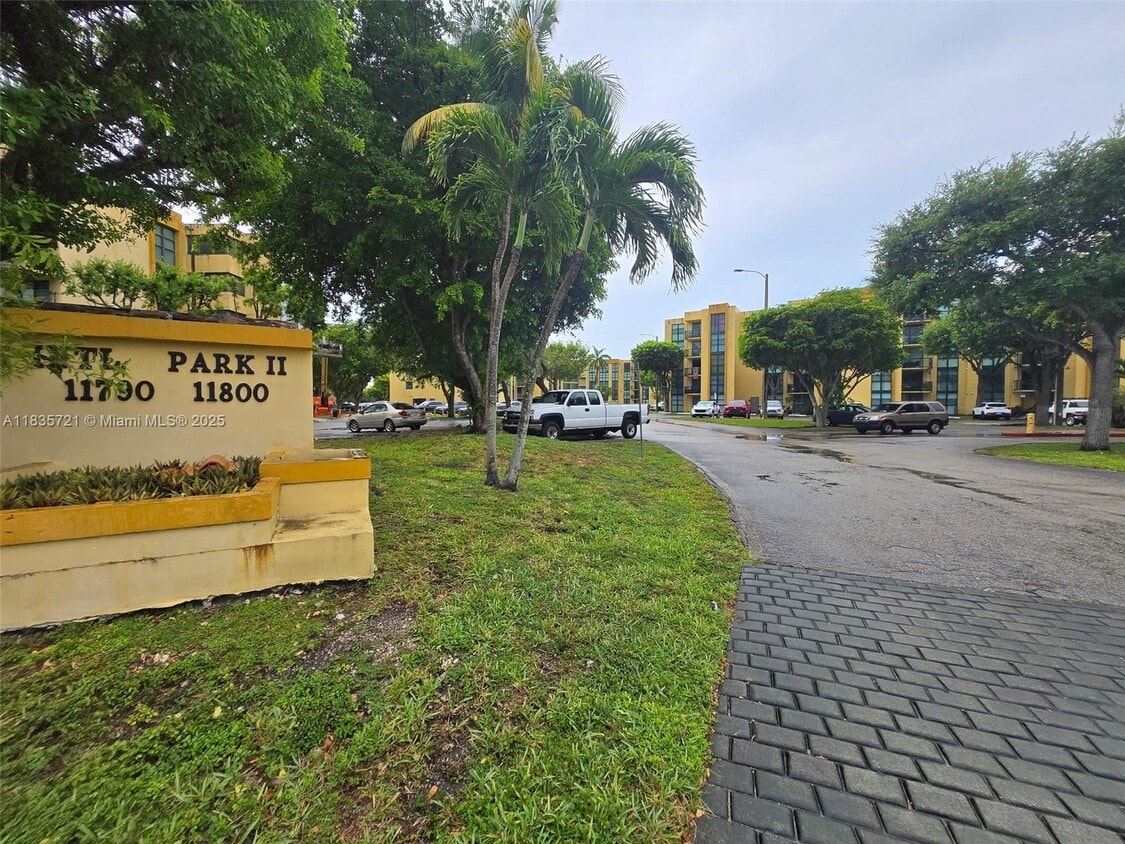 Foto principal - 11790 SW 18th St