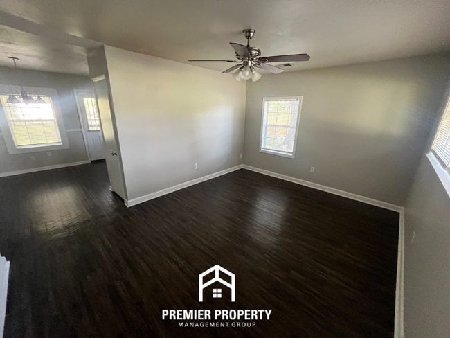 Photo - 4637 Newton Dr House