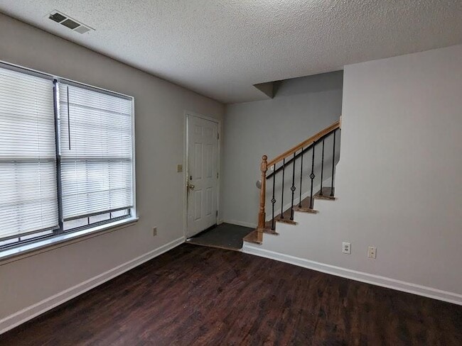 Building Photo - 3751 Oakwood Hills Dr