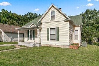 Building Photo - 732 S Main Ave