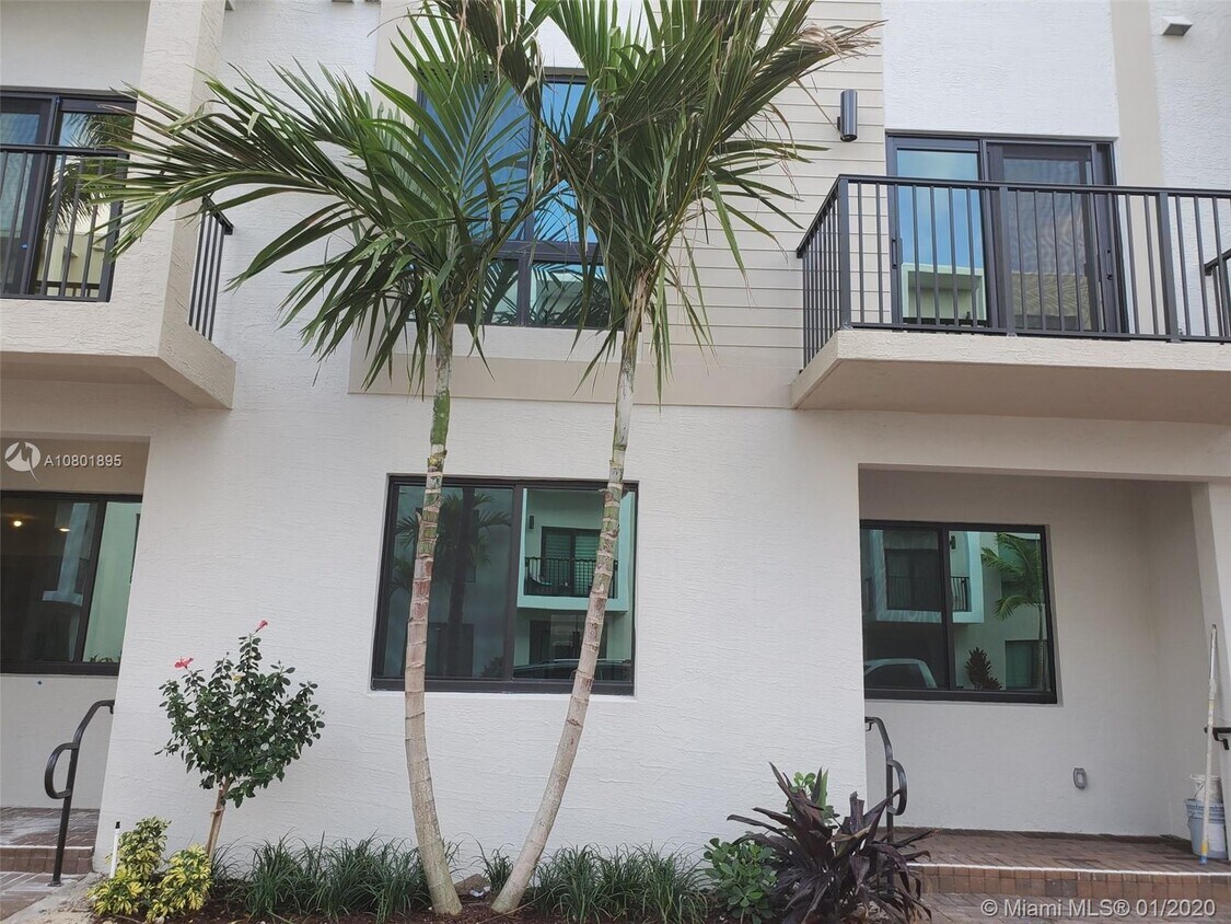 Foto principal - 4670 NW 84th Ave