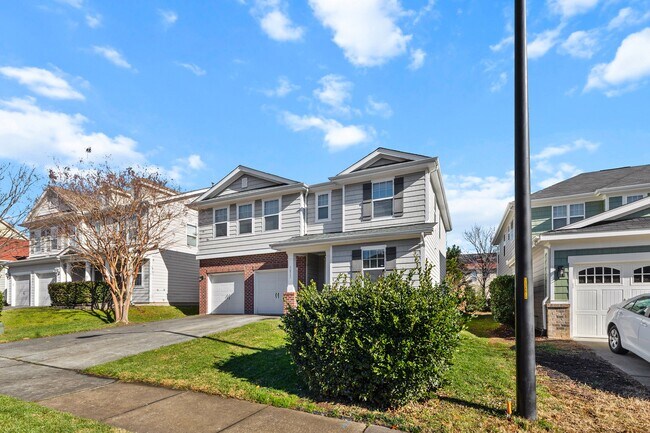 Foto del edificio - 5023 Lake Grove Blvd