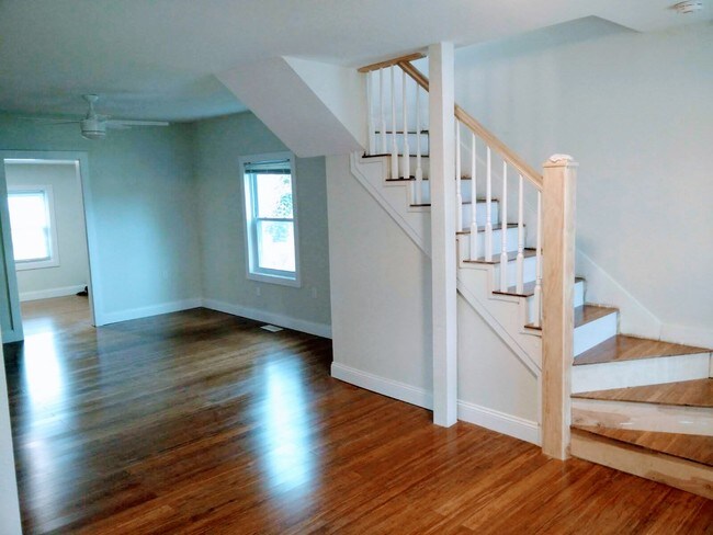 Foto del edificio - 4239 Dix St NE