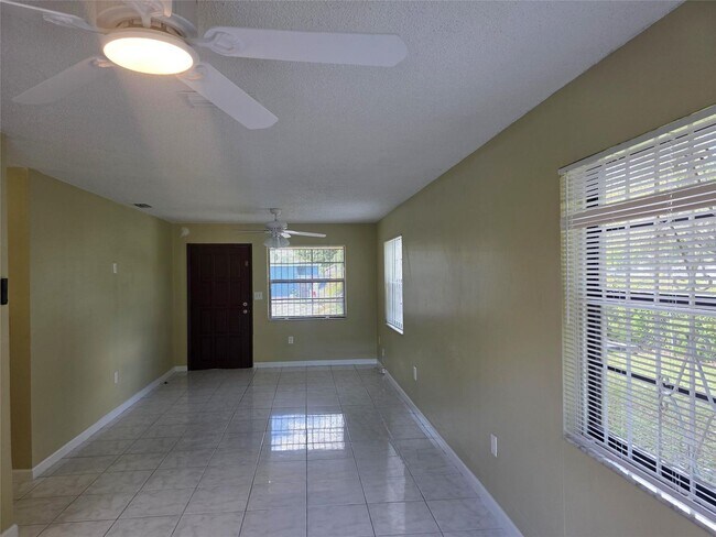 Foto del edificio - 309 NE 169th St