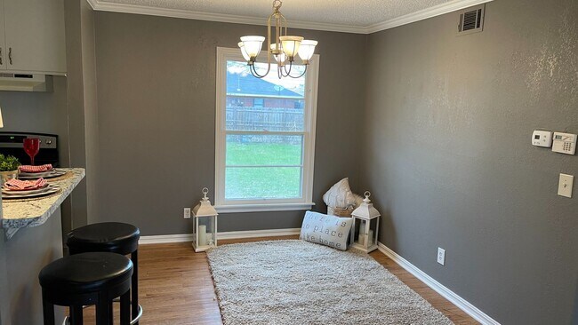 Foto del edificio - 3 bedroom home Newly remodeled for rent in SW OKC near SW 59th and Penn!