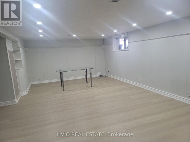 Building Photo - 22 Northampton Dr